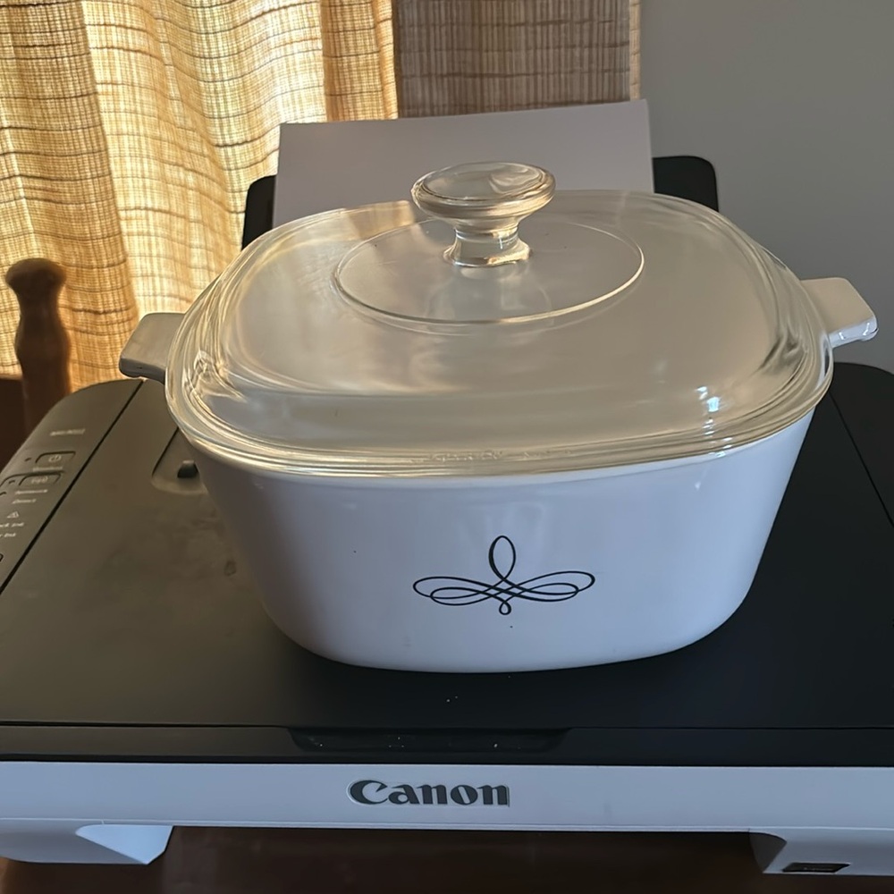 CorningWare TreFoil covered casserole